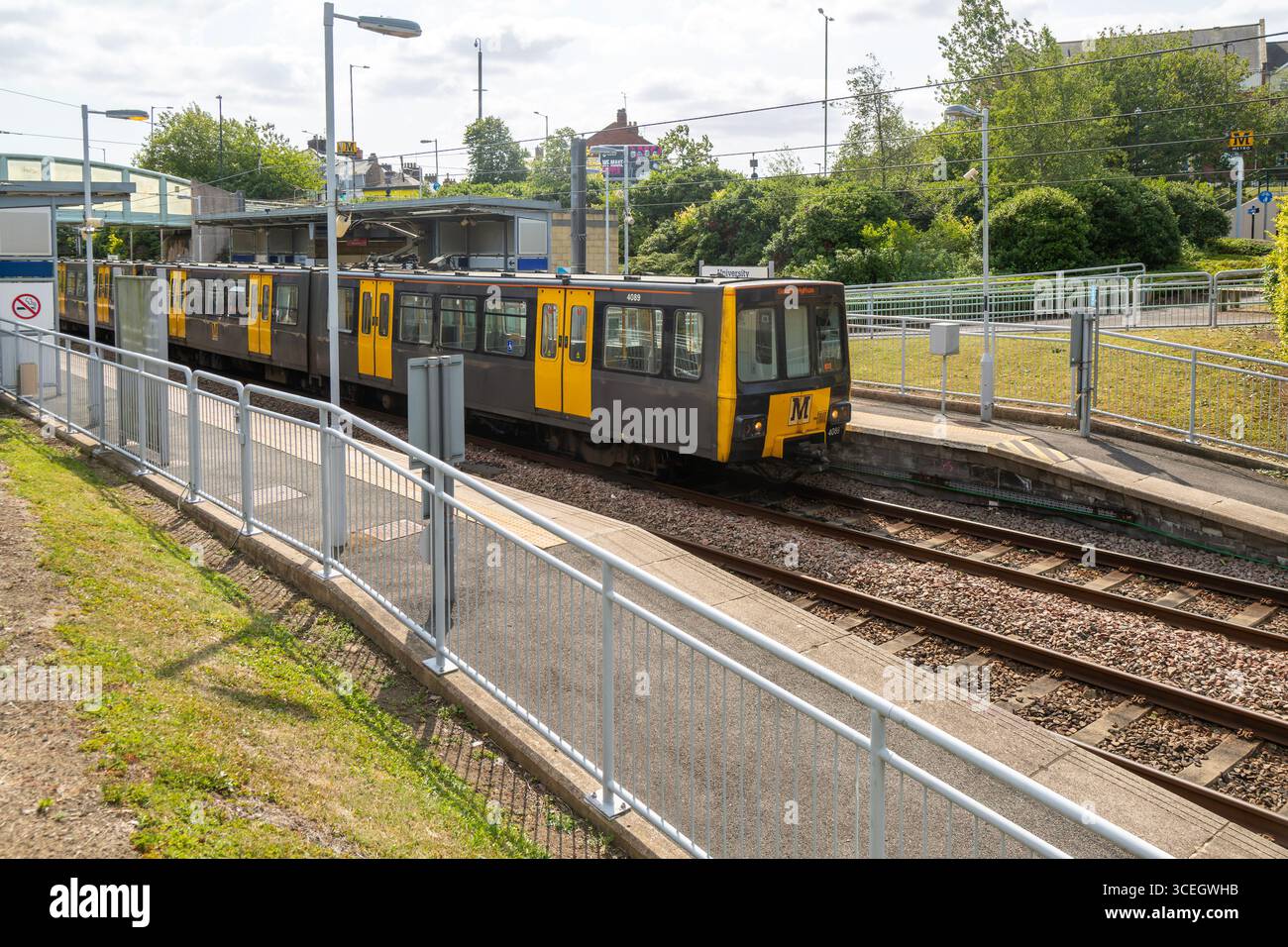 Tyne and Wear U-Bahn nach South Hylton an der University Station, Sunderland, Tyne and Wear, England, Großbritannien Stockfoto