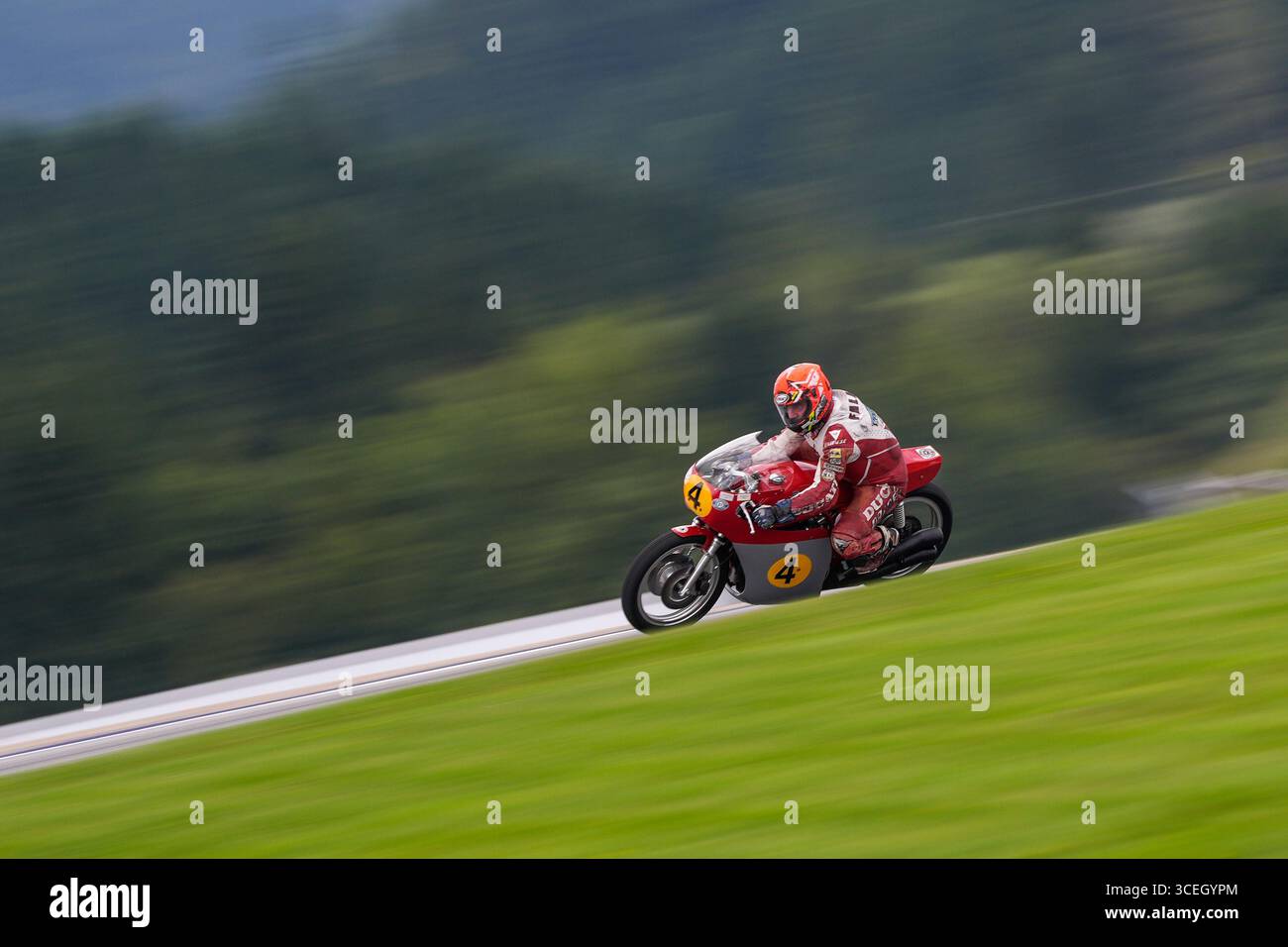 Spielberg, Österreich. August 2025. SPIELBERG, ÖSTERREICH - 17. AUGUST: Der ehemalige Grand-Prix-Sieger Gustl Auinger von Österreich bei der Legendenparade während des Rennens der MotoGP of Austria am Red Bull Ring am 17. August 2025 in Spielberg, Österreich.250817 SEPA 19 119 - 20250818 PD0813 Credit: APA-PictureDesk/Alamy Live News Stockfoto