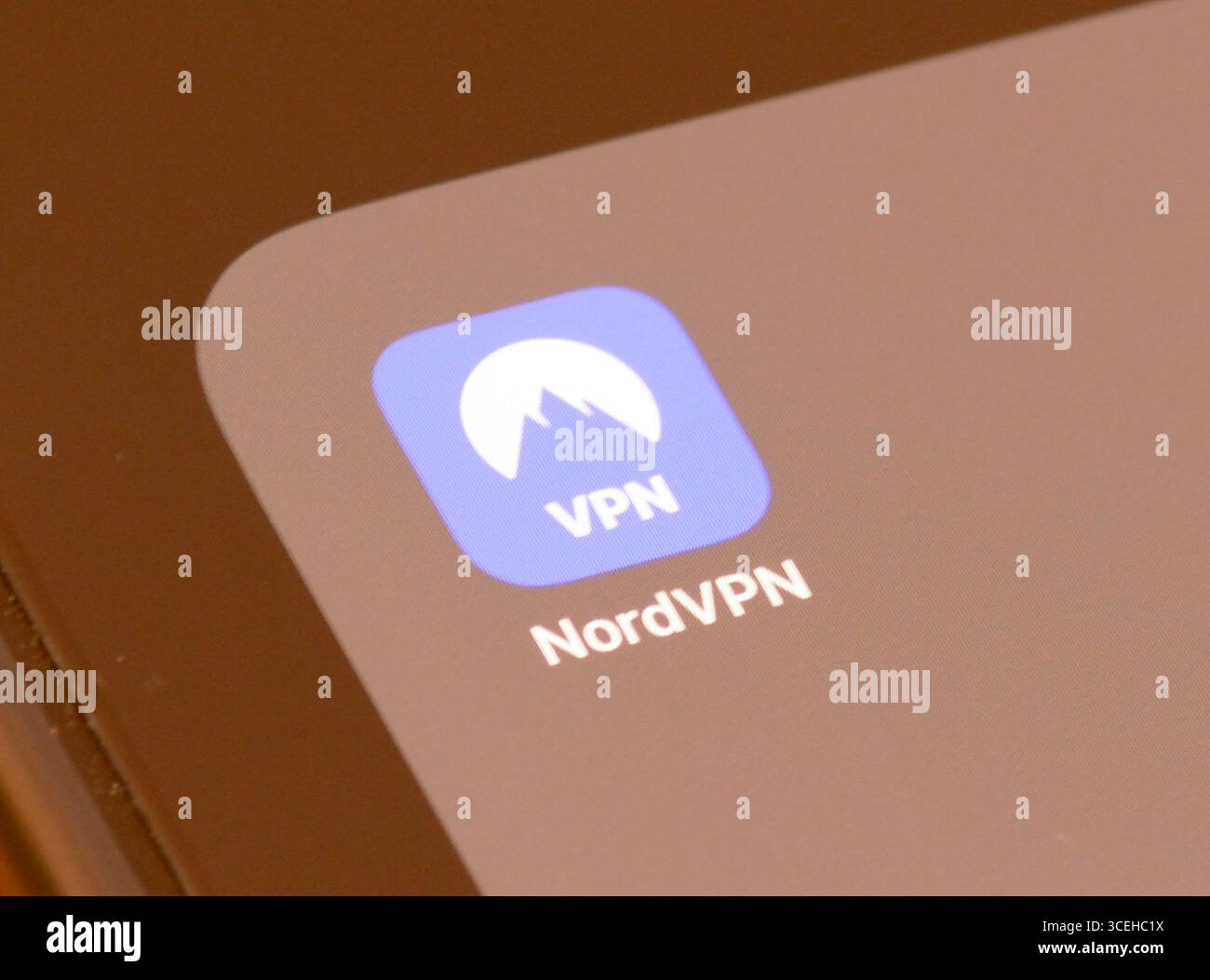 NordVPN-App auf einem Smartphone-Bildschirm Stockfoto