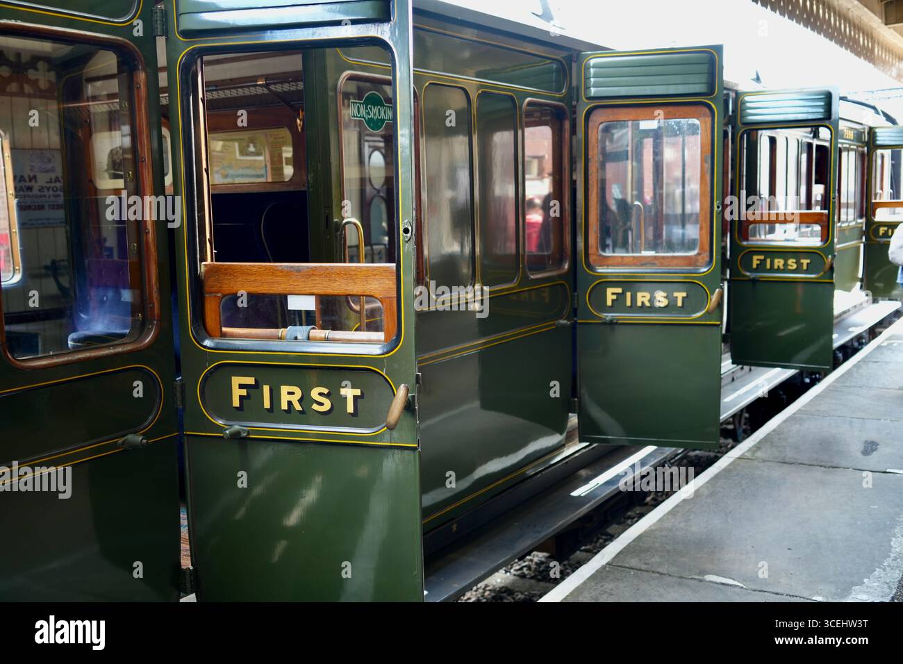 Wagen der dritten Klasse auf der Bluebell Railway. Stockfoto
