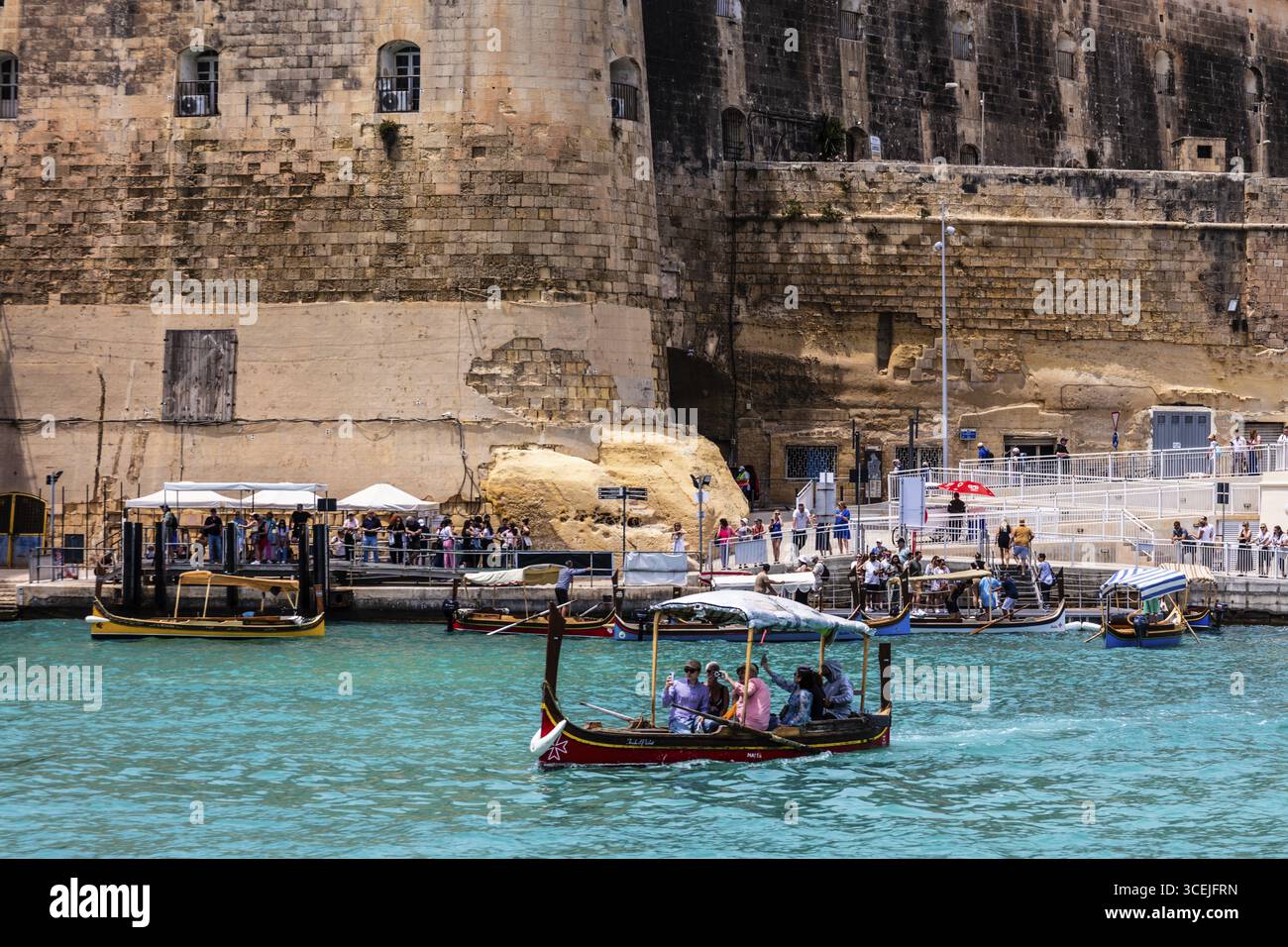 Wassertaxi mit Dhajsas von Valletta zu drei Städten, UNESCO-Weltkulturerbe, Malta Stockfoto