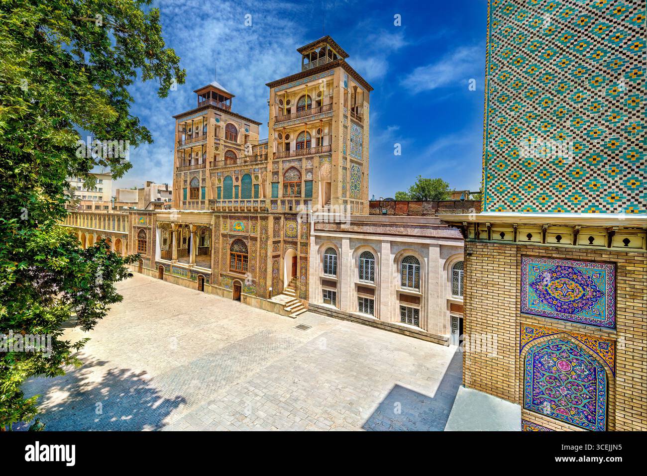 Golestan Palace, UNESCO-Stätte in Teheran, Iran. Atemberaubendes persisches Dekor, perfekt für kulturelle und historische Projekte. Stockfoto