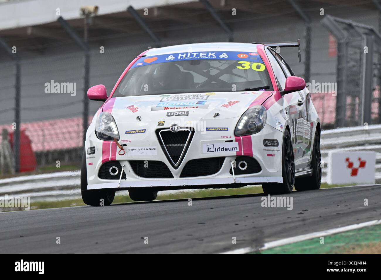 Stacey Dennis, Alfa Romeo Giulietta, Hitek Alfa Romeo und italienische Intermarque Meisterschaft, Festival Italia, zwei 20-Minuten-Rennen, in denen Autos aufgeteilt sind Stockfoto