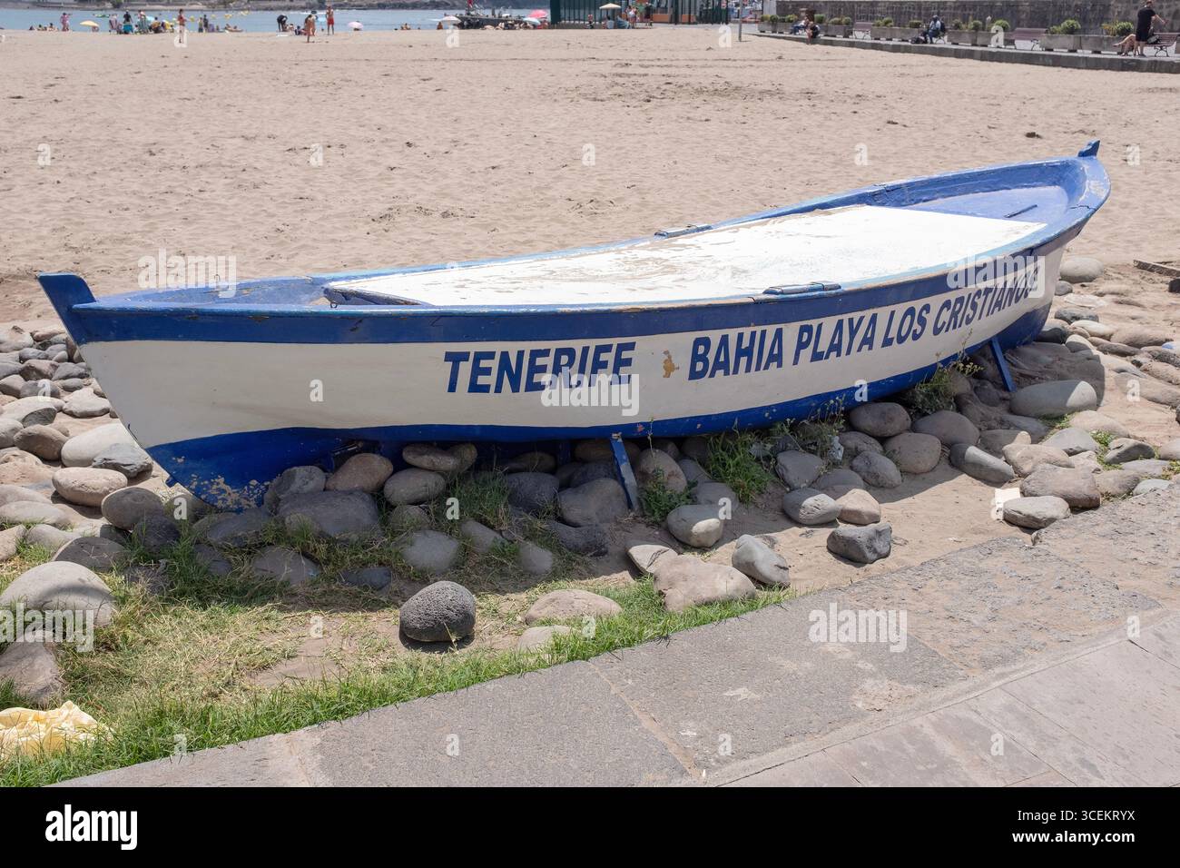 Eine Prahlerei am Strand in los cristianos, arona, teneriffa, Bahia Playa Lost Cristianos. Dies ist ein Zeichen oder eine Information für Touristen. Stockfoto