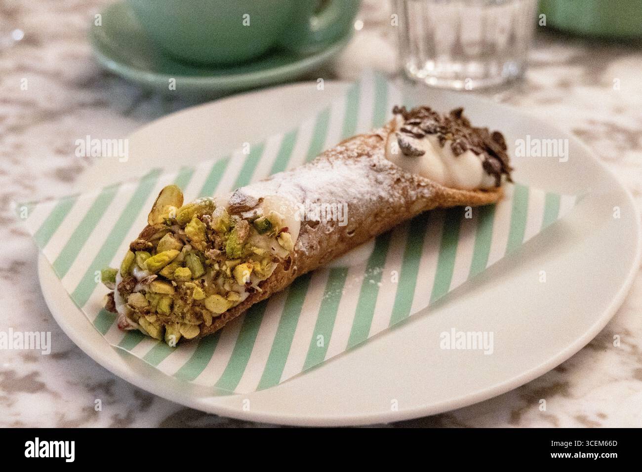 Sizilianisches Pistazie Canolo, Lina Stores Canary Wharf Restaurant, London, England Stockfoto