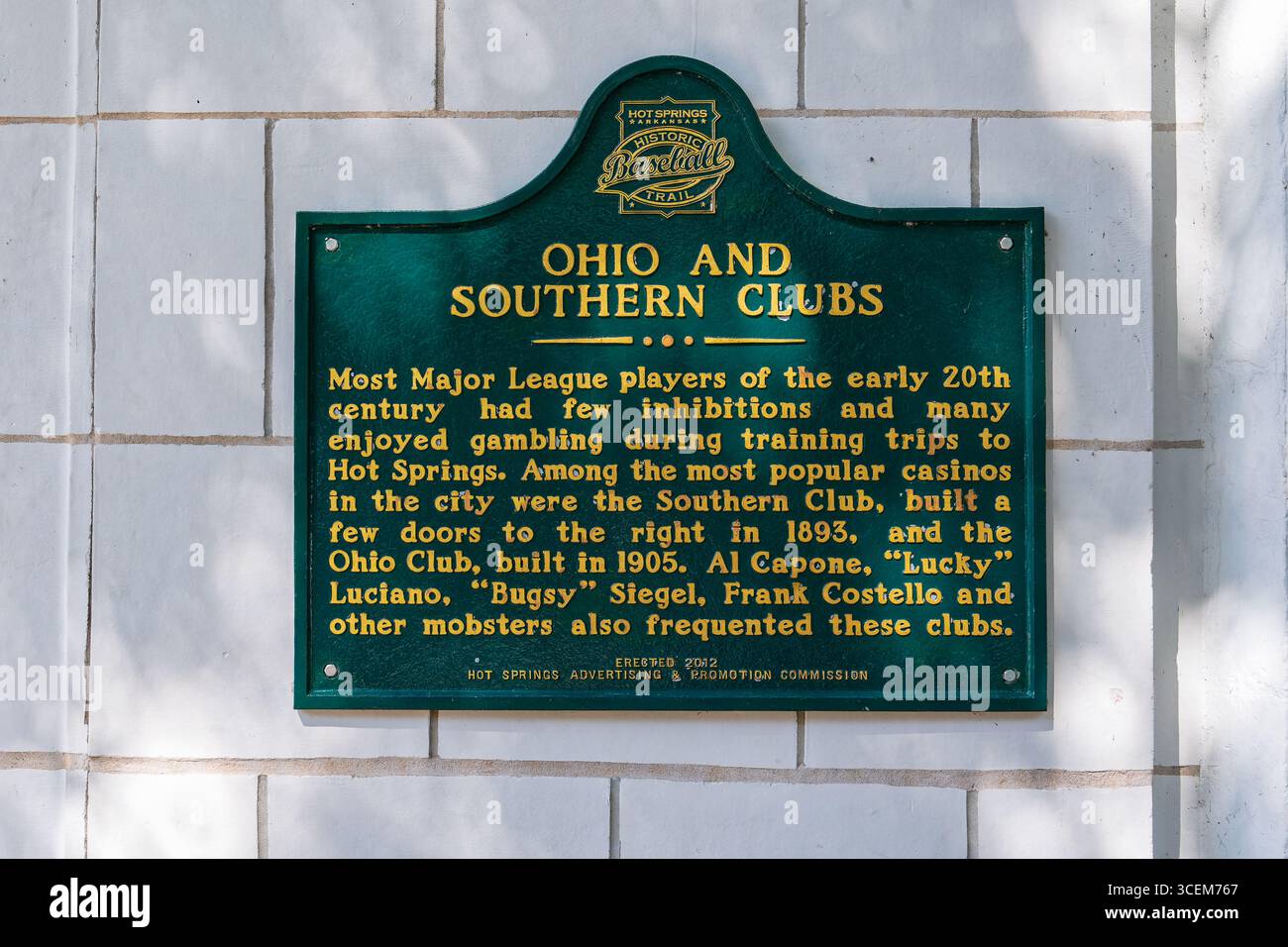 Hot Springs, Arkansas - 14. September 2021: Schilder auf dem historischen Baseball Trail mit der Geschichte der Spieler der Major League sowie der berüchtigten Gangster der t Stockfoto