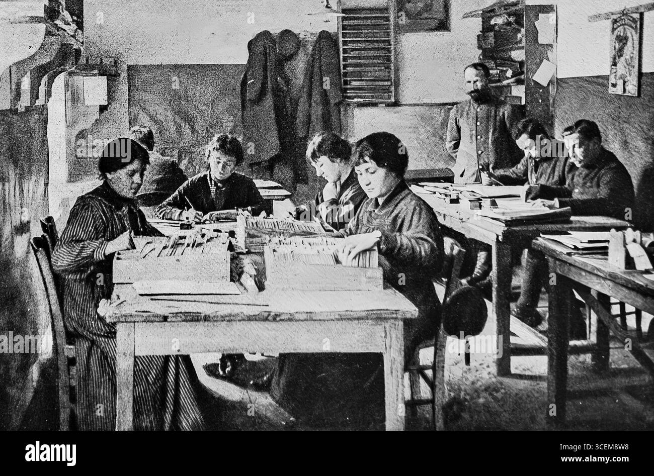 1. Weltkrieg, 1916: Frauen sortieren und klassifizieren Akten im Rehabilitationsbüro, wobei sie wesentliche Dokumentationsaufgaben erledigen, die früher von mobilisierten Soldaten erledigt wurden. Diese administrativen Aufgaben verdeutlichen die unverzichtbare Unterstützung der französischen Armee durch Frauen. Dieses Foto, das im April 1916 in LíIllustration veröffentlicht wurde, veranschaulicht die Transformation der womenís-Arbeiter und die Ausweitung ihrer Präsenz in Militärbüros während des Ersten Weltkriegs. Stockfoto