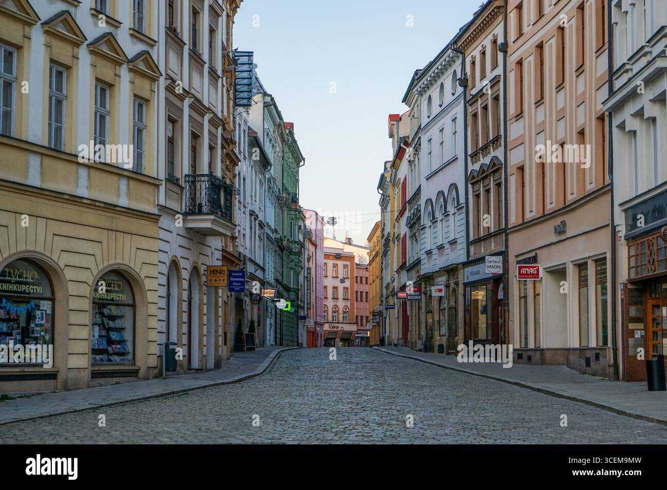 Leere Ostružnická-Straße in der Altstadt von Olomouc, Tschechien Stockfoto