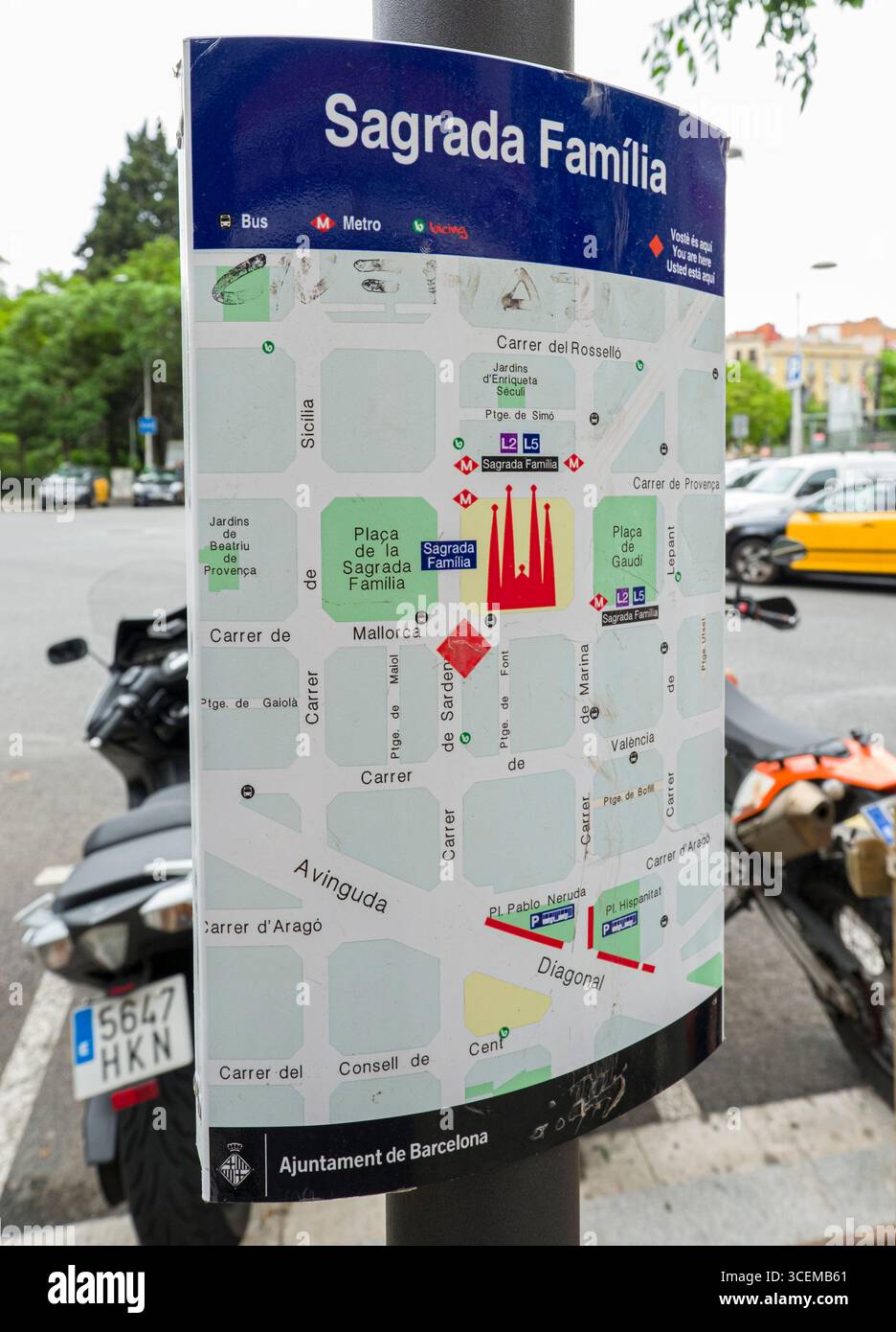 Transit-Karte Zeichen auf der Pole, Sagrada Família, Santa Coloma, Barcelona, Katalonien, Spanien Stockfoto