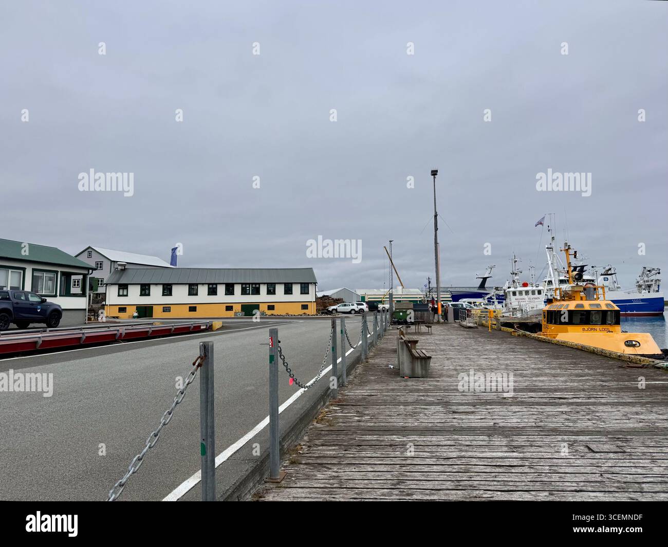 Hofn, isländisches Fischerdorf - Smartphone-aufgenommenes Stockfoto