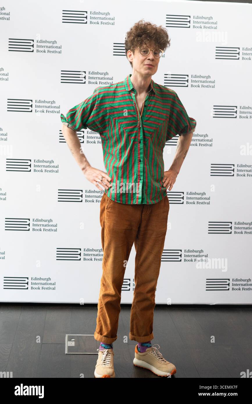 Edinburgh, Schottland. August 2025. Michael Pedersen, schottischer Dichter, Autor und Spoken Word Performer: Mitbegründer des Kunstkollektivs Neu! Reekie Edinb Stockfoto