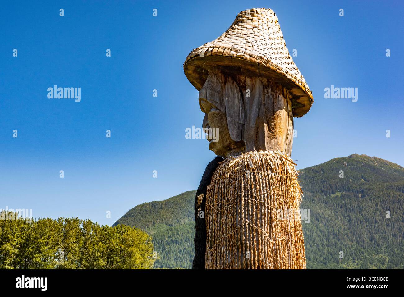 Eine Skulptur der ersten Nationen in Bella Coola, British Columbia, Kanada Stockfoto