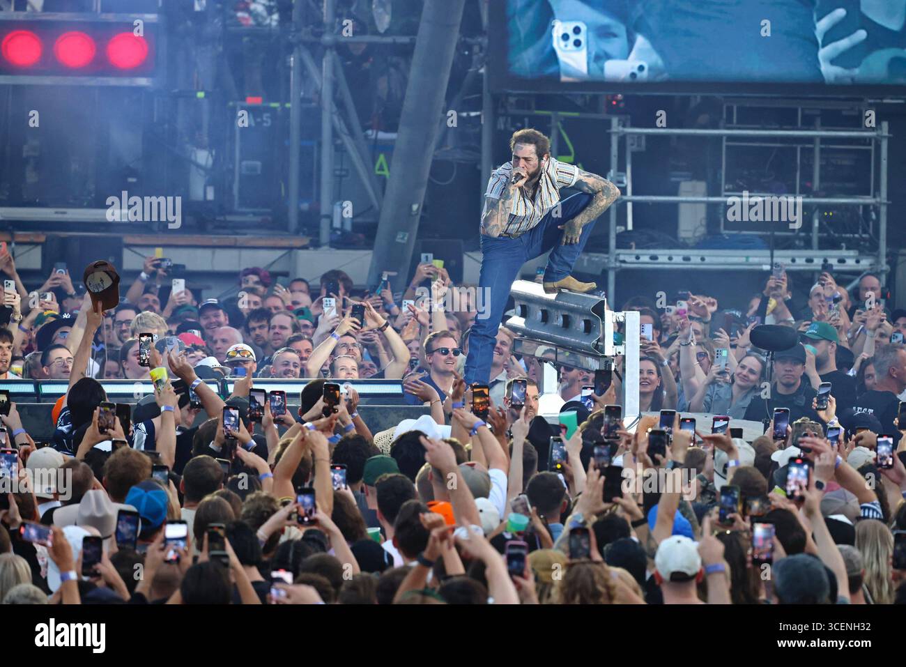 18.08.2025 , Post Malone, Saenger, im Konzert live in der Parkbühne Wulheide, Berlin *** 18 08 2025 , Post Malone, Saenger, im Konzert live in der Parkbühne Wulheide, Berlin, Berlin Stockfoto