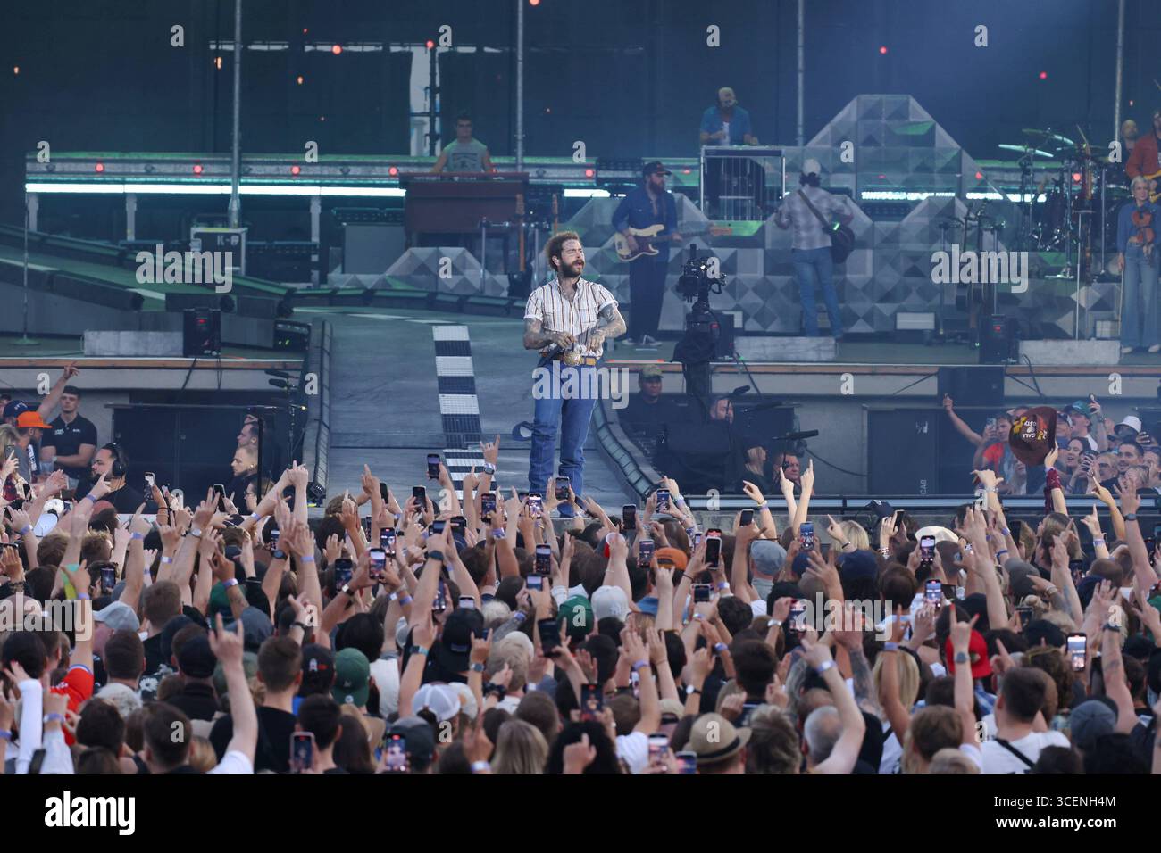 18.08.2025 , Post Malone, Saenger, im Konzert live in der Parkbühne Wulheide, Berlin *** 18 08 2025 , Post Malone, Saenger, im Konzert live in der Parkbühne Wulheide, Berlin, Berlin Stockfoto