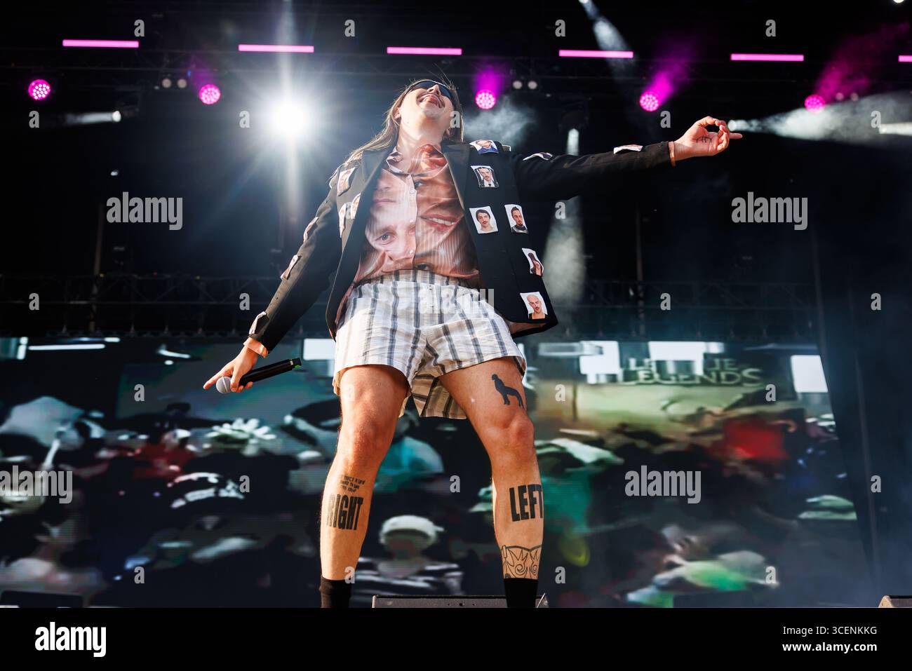 Sänger Tommy Cash während eines Konzerts auf der Green Stage im Rahmen der Frequency 2025 am Freitag, den 15. August 2025, in St. Pölten, Österreich. Das Festival findet vom 13. Bis 15. August 2024 statt. - 20250815 PD6672 Credit: APA-PictureDesk/Alamy Live News Stockfoto