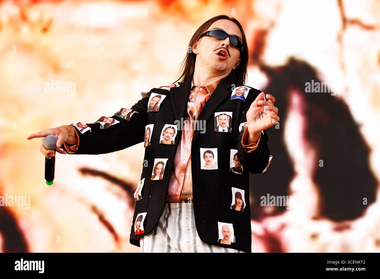 Sänger Tommy Cash während eines Konzerts auf der Green Stage im Rahmen der Frequency 2025 am Freitag, den 15. August 2025, in St. Pölten, Österreich. Das Festival findet vom 13. Bis 15. August 2024 statt. - 20250815 PD6713 Credit: APA-PictureDesk/Alamy Live News Stockfoto