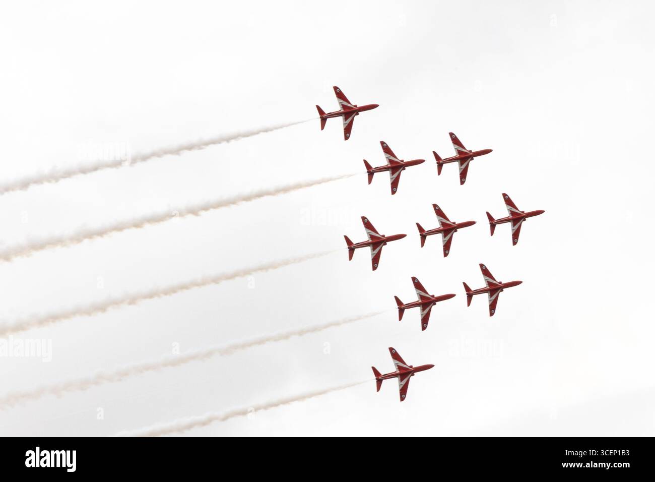 Rote Pfeile werden im Juli 2025 beim Royal International Air Tattoo im RAF Fairford, Großbritannien, gezeigt Stockfoto