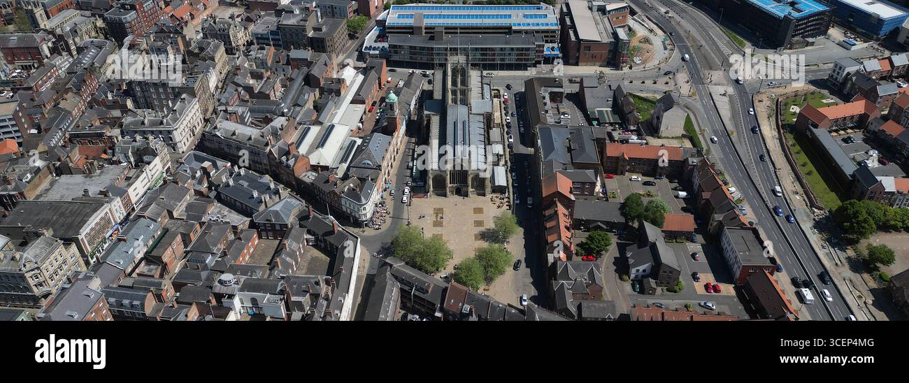 areal Views of Hull Minster ist eine anglikanische Kirche im Zentrum von Hull. Die Kirche hieß Holy Trinity Church. East Riding of Yorkshire, England Stockfoto