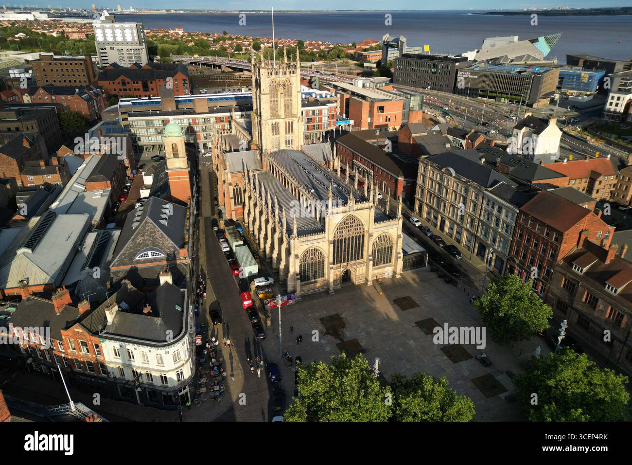 areal Views of Hull Minster ist eine anglikanische Kirche im Zentrum von Hull. Die Kirche hieß Holy Trinity Church. East Riding of Yorkshire, England Stockfoto