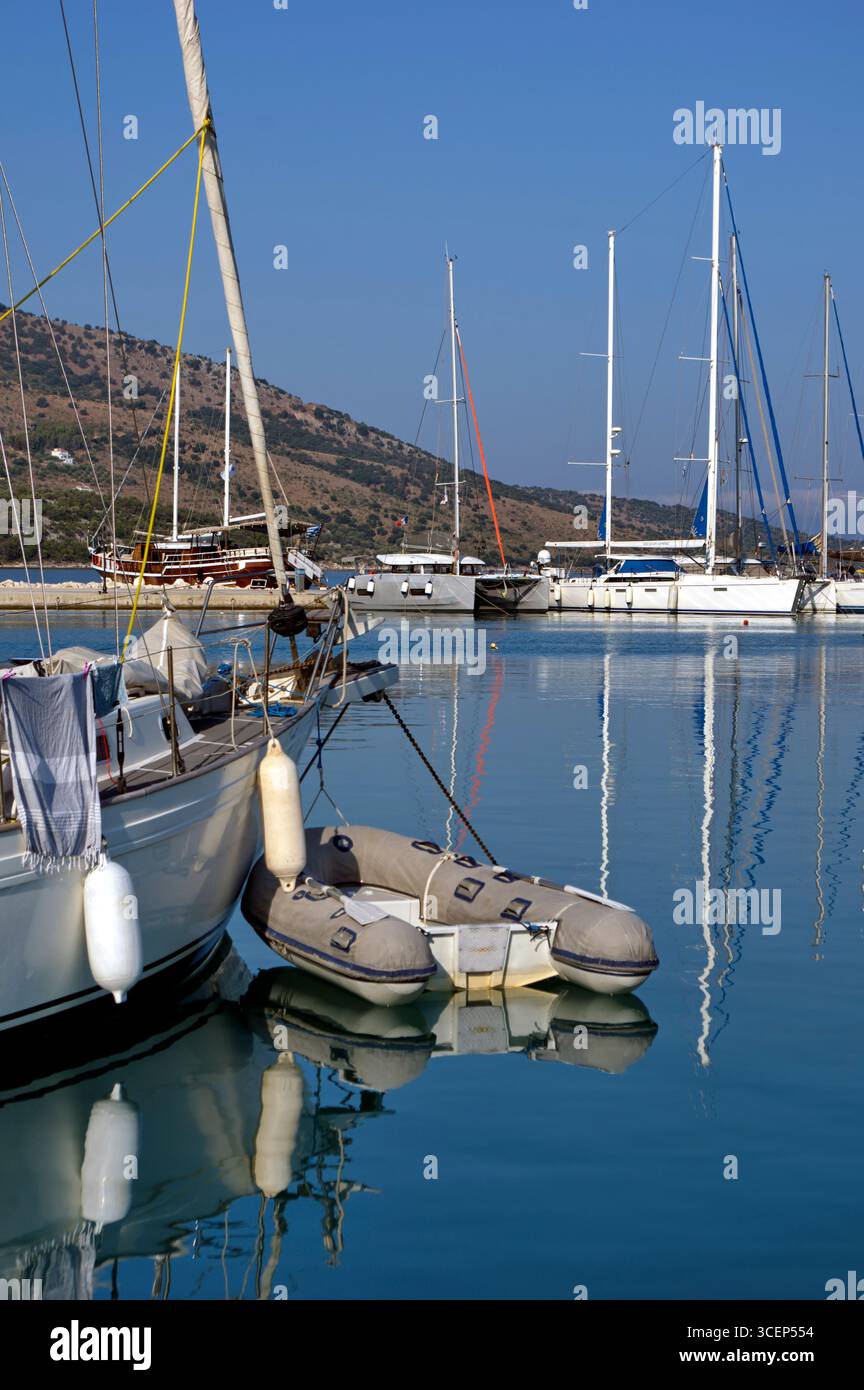 Imbarcazioni da diporto nella Marina di Platarià in Grecia Stockfoto