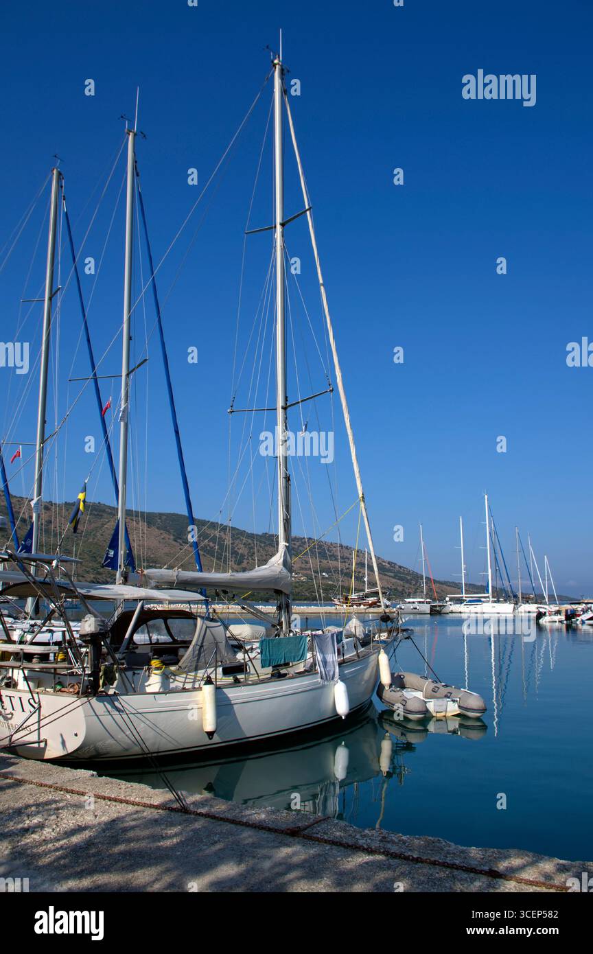 Imbarcazioni da diporto nella Marina di Platarià in Grecia Stockfoto
