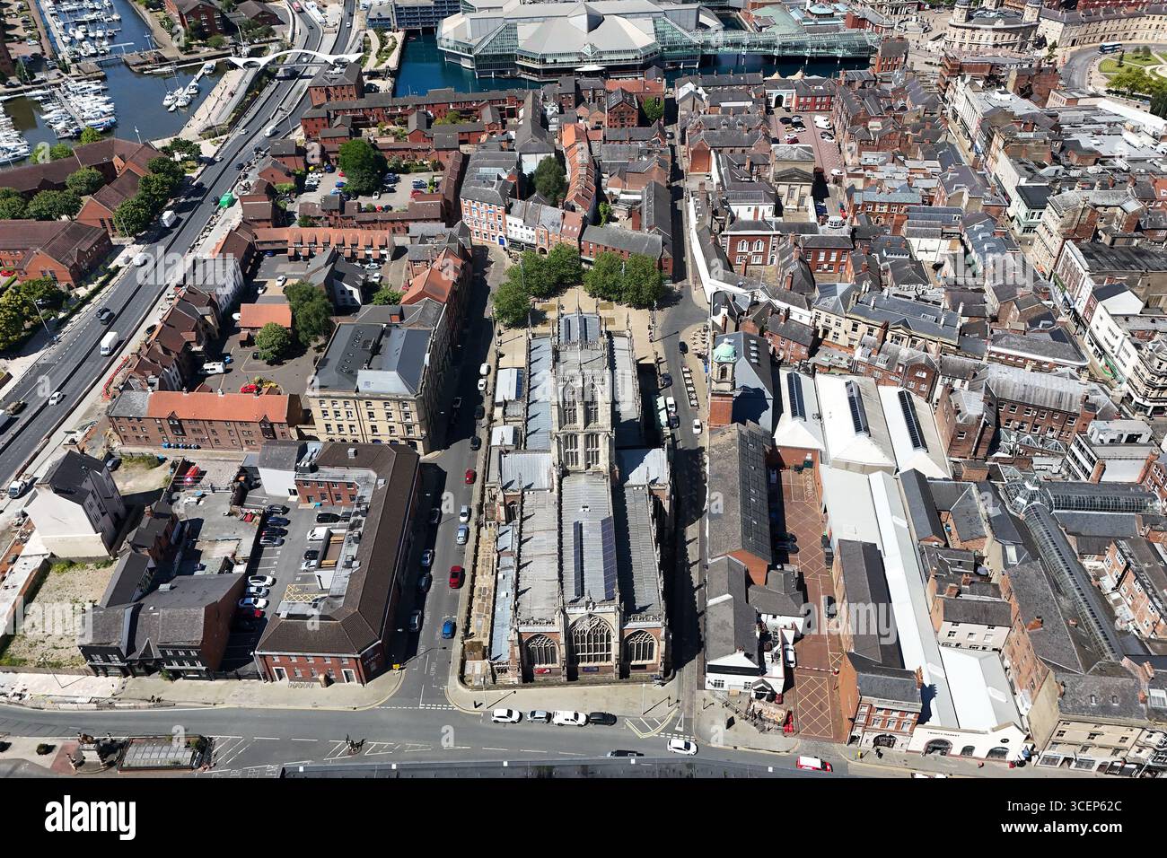 areal Views of Hull Minster ist eine anglikanische Kirche im Zentrum von Hull. Die Kirche hieß Holy Trinity Church. East Riding of Yorkshire, England Stockfoto