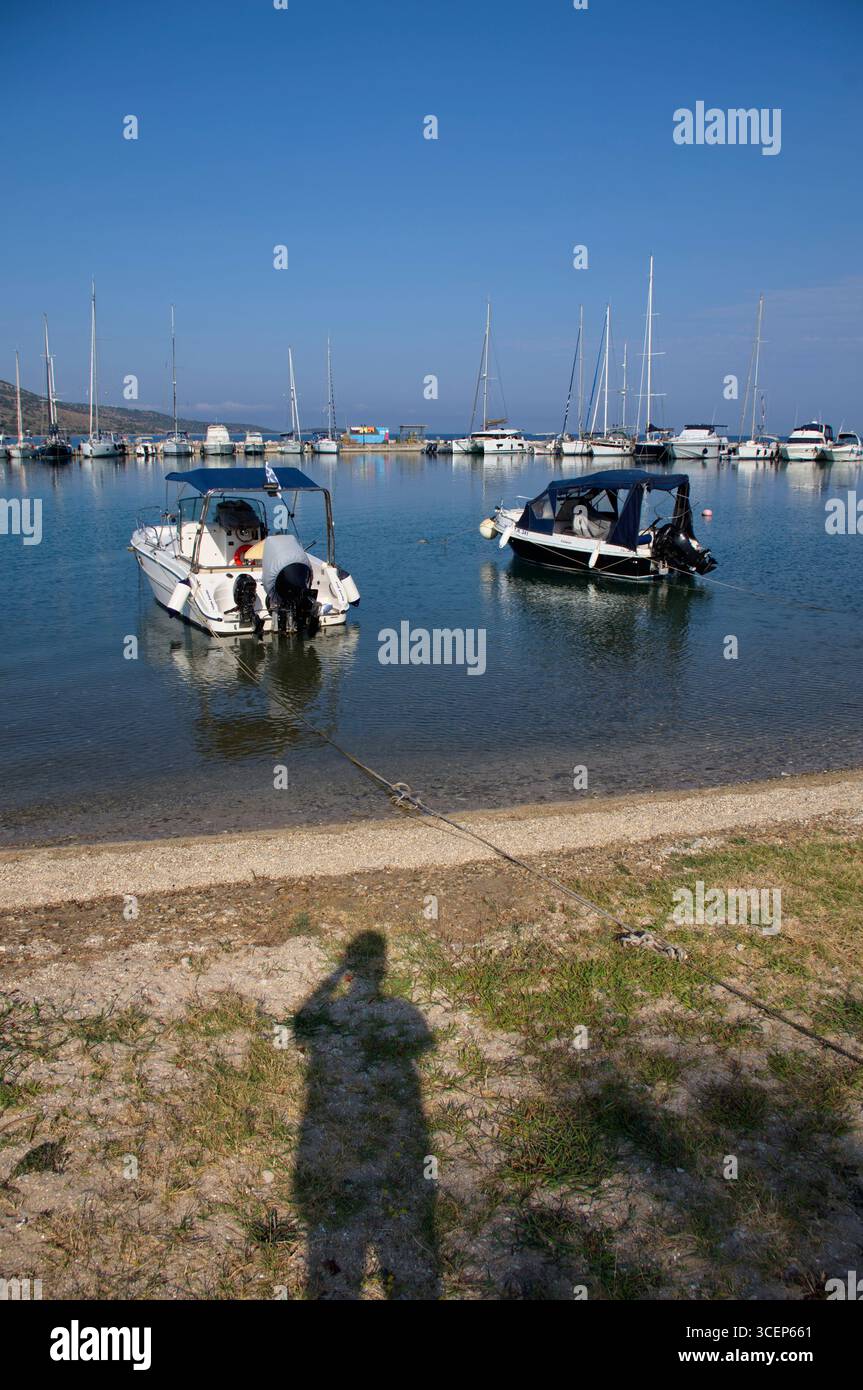 Imbarcazioni da diporto nella Marina di Platarià in Grecia Stockfoto