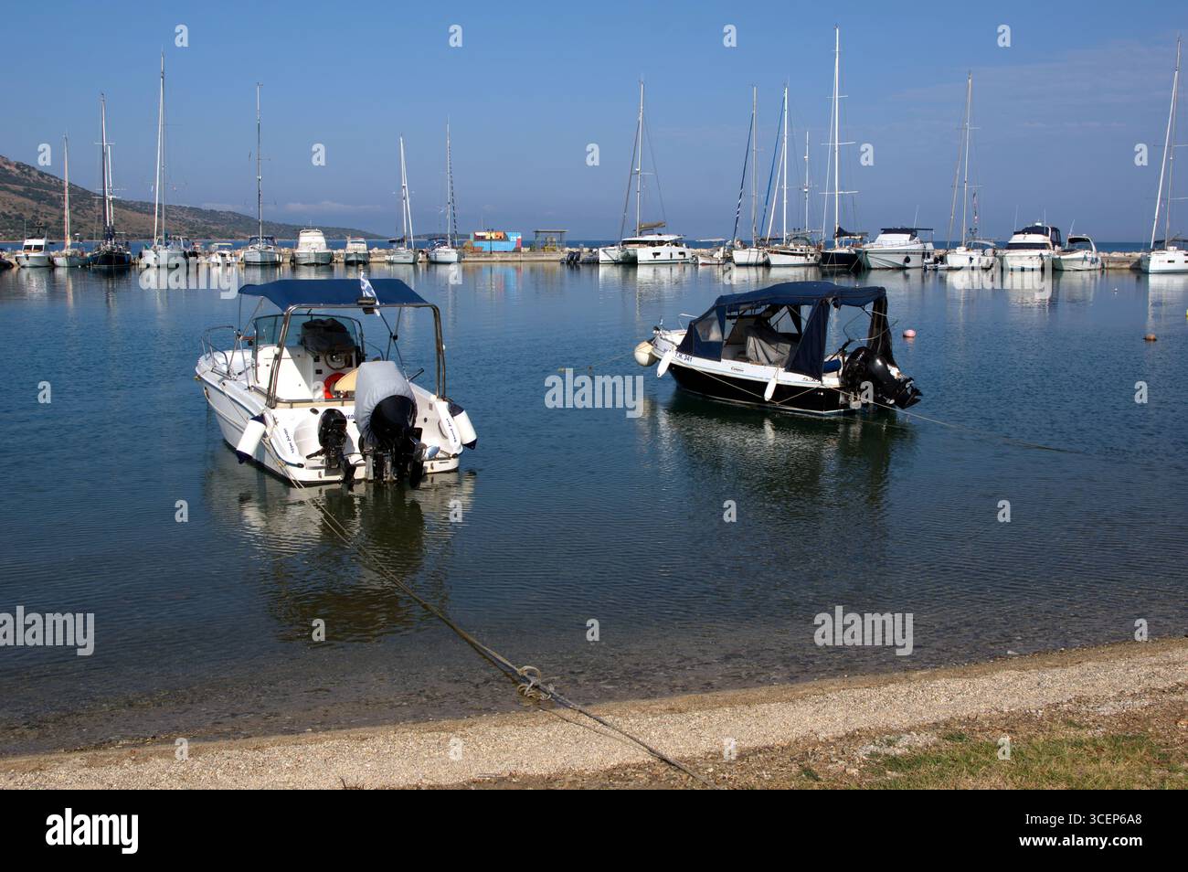 Imbarcazioni da diporto nella Marina di Platarià in Grecia Stockfoto