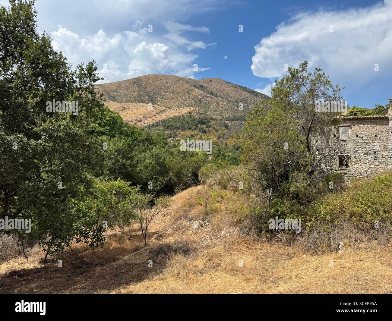Peritheia, verlassenes Dorf, Korfu, Griechenland - Smartphone-aufgenommenes Stockfoto
