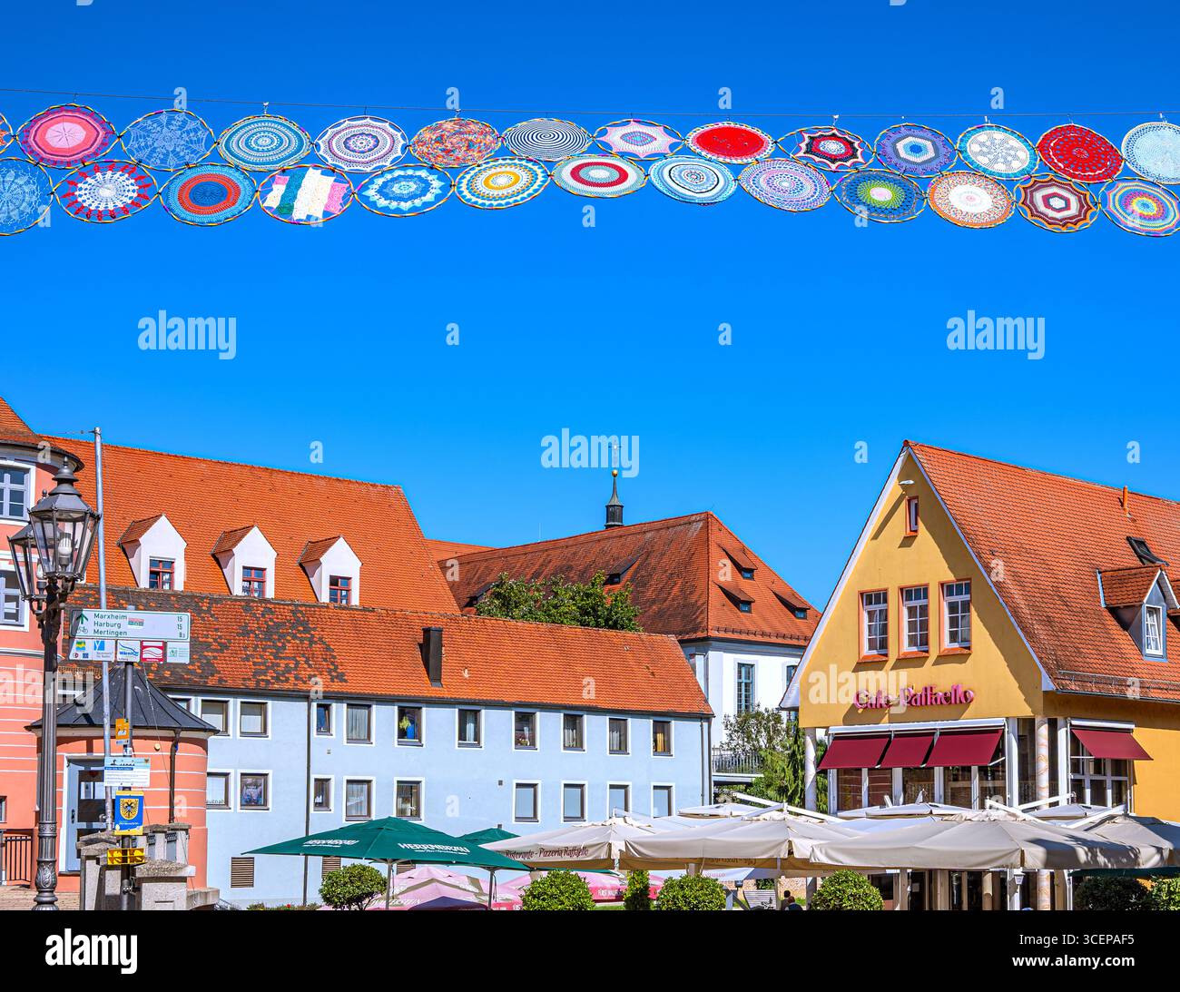 Bayern : die bezaubernden Dächer von Donauwörth und die einzigartige Straßenkunst Stockfoto