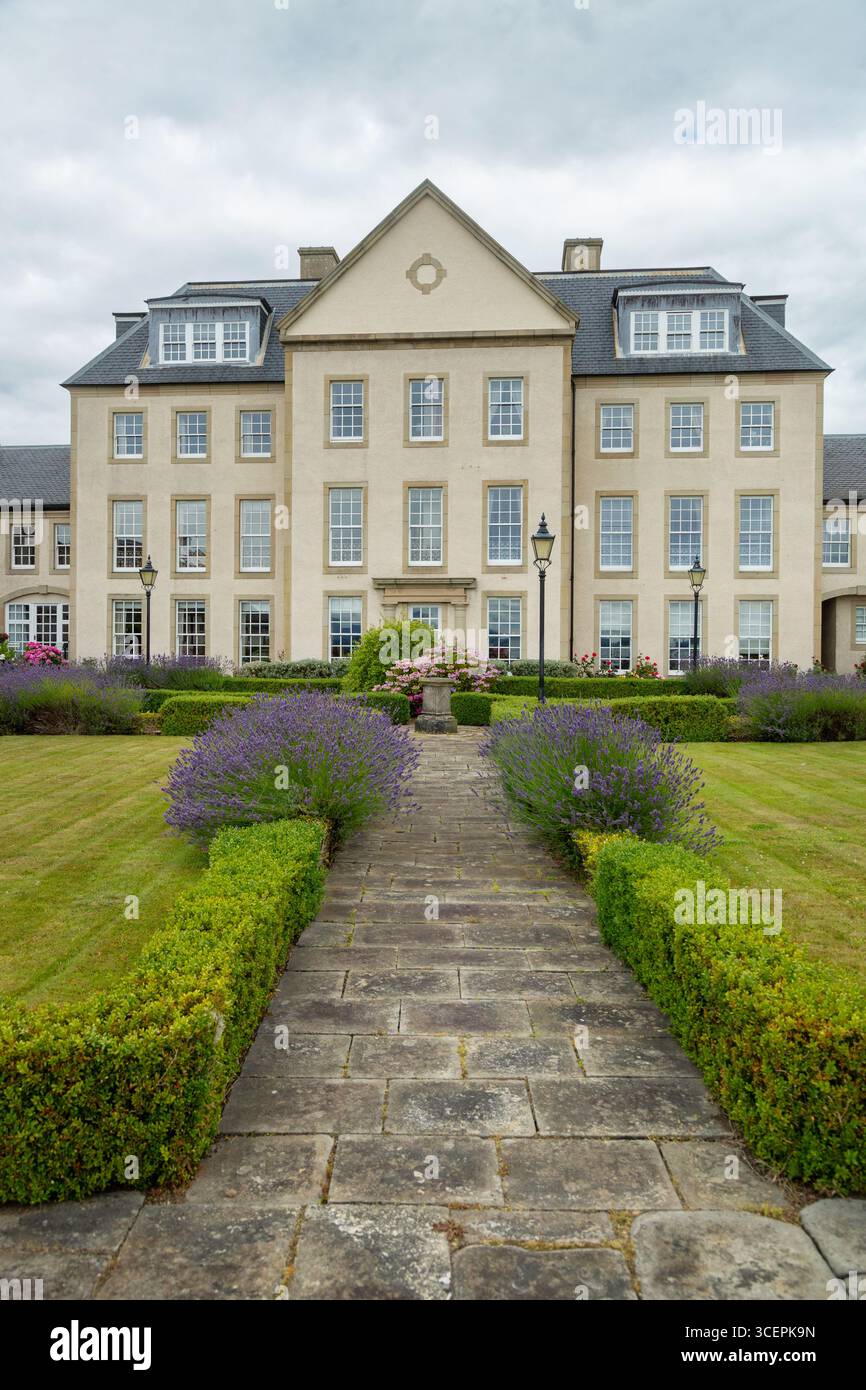 Donibristle House Ende der 90er Jahre wurde das Haupthaus komplett umgebaut, restauriert und in moderne Wohnungen und Stadthäuser umgewandelt Stockfoto