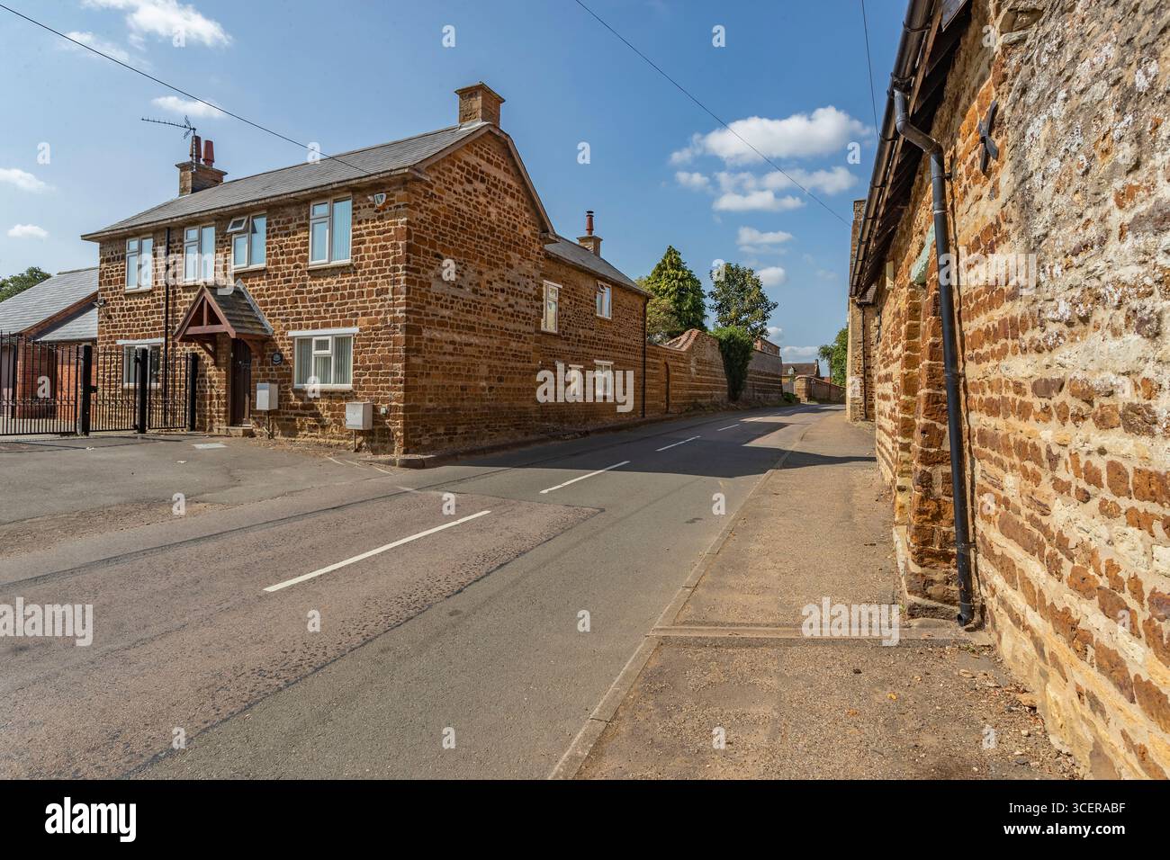 Immobilien im Dorf Little Houghton, Northamptonshire, England, Großbritannien. Stockfoto
