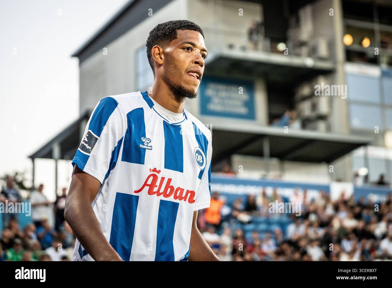 Odense, Dänemark. August 2025. Noah Ganaus von ob wurde während des 3F Superliga-Spiels zwischen Odense BK und Aarhus GF im Nature Energy Park in Odense gesehen. Stockfoto