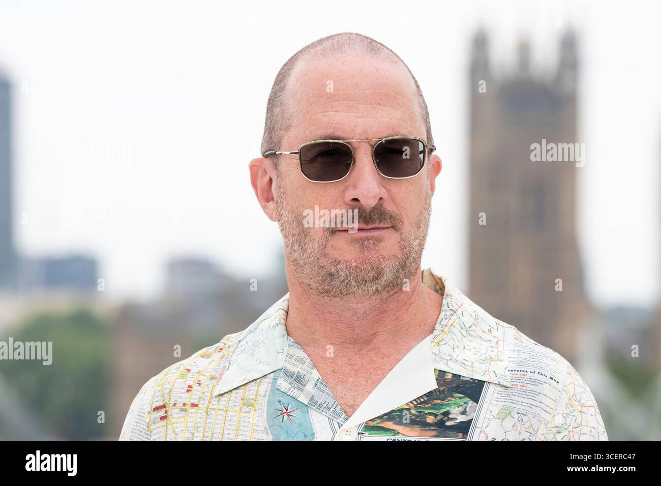 Director Darren Aronofsky poses for photographers at the photo call the film 'Caught Stealing' on Tuesday, Aug. 19, 2025, in London. (Photo by Scott A Garfitt/Invision/AP) Stockfoto