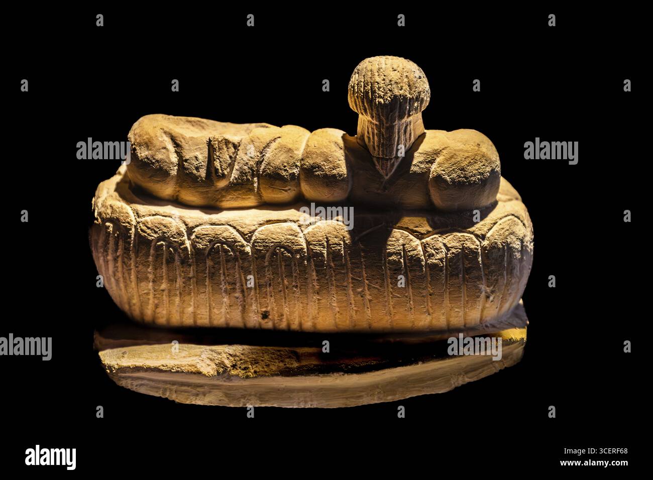 Zweistellige Steinstatuette, Museum am megalithischen Ggantija-Tempel, etwa 5600 Jahre alt, eines der ältesten teilweise erhaltenen Gebäude in der Stockfoto