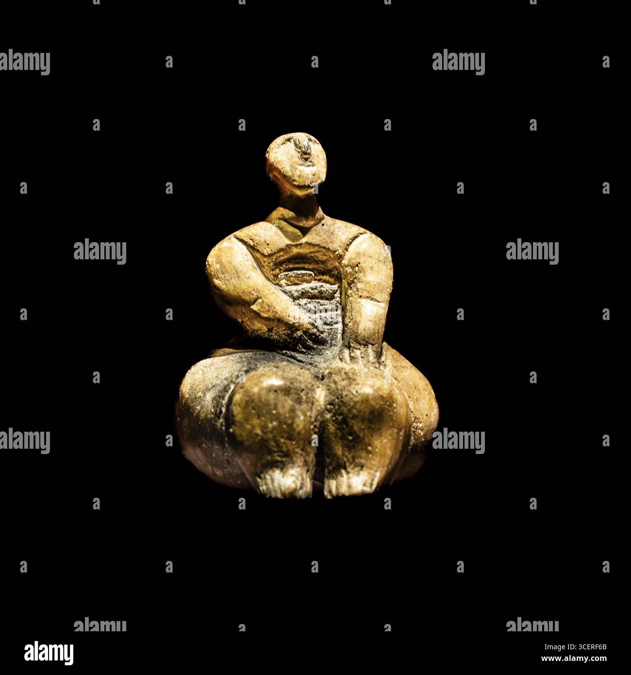 Sitzende Tonfigur, Museum im megalithischen Ggantija-Tempel, etwa 5600 Jahre alt, eines der ältesten teilweise erhaltenen Gebäude der Welt, UNE Stockfoto