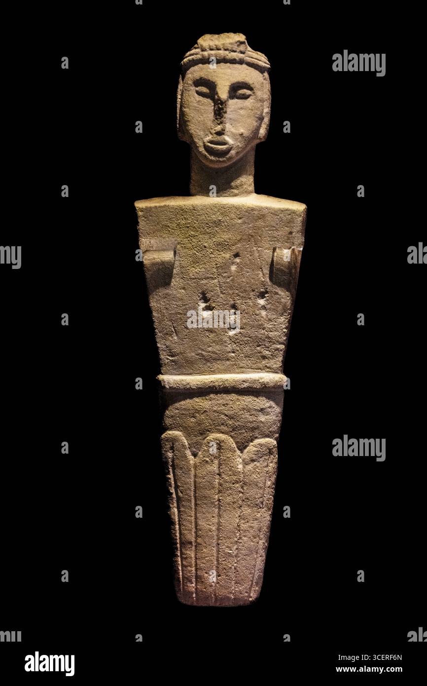 Kleine stilisierte menschliche Figuren, Museum am megalithischen Ggantija-Tempel, etwa 5600 Jahre alt, eines der ältesten teilweise erhaltenen Gebäude im W Stockfoto