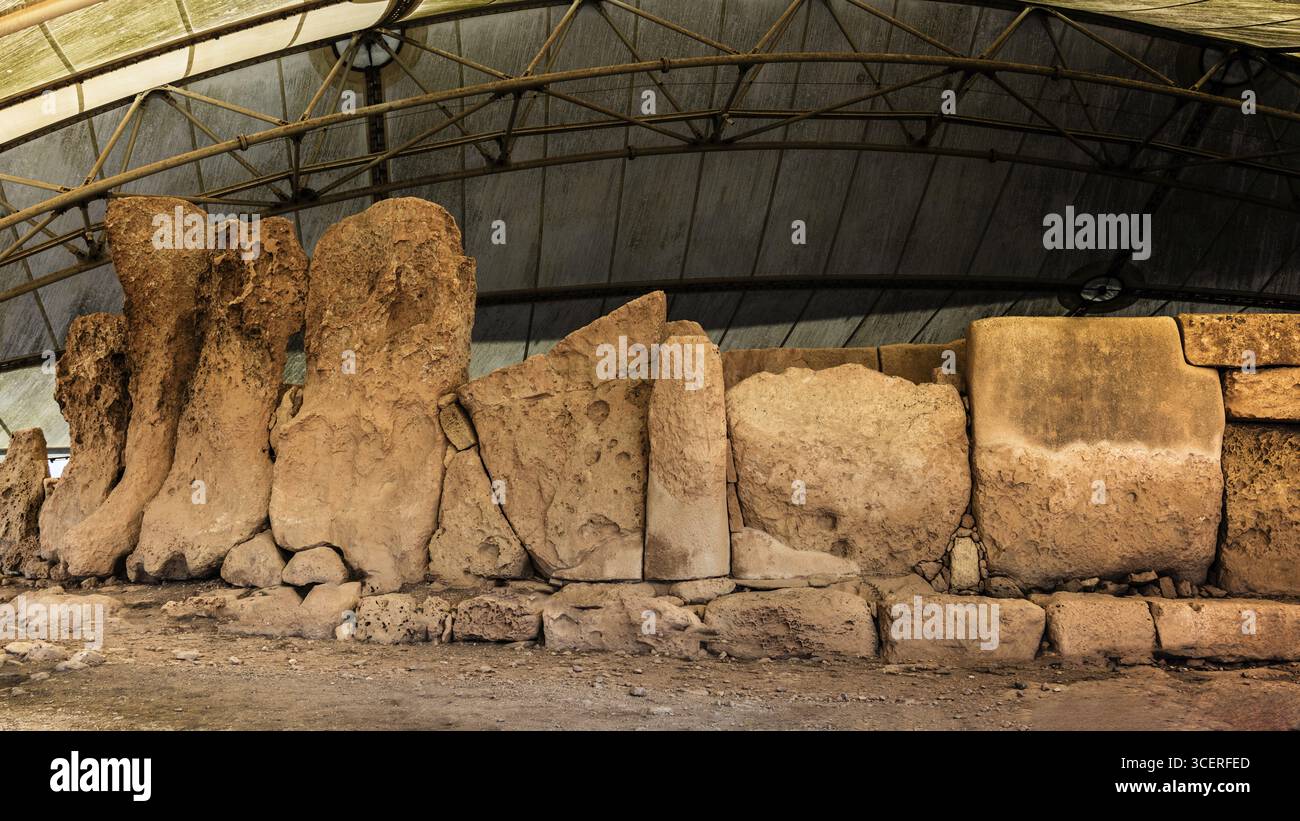 Gigantische Monolithen der Außenmauer, megalithischer Hagar Qim Tempel mit insgesamt sechs großen Tempelräumen, 3600-2500 v. Chr., Qrendi, Malta Stockfoto