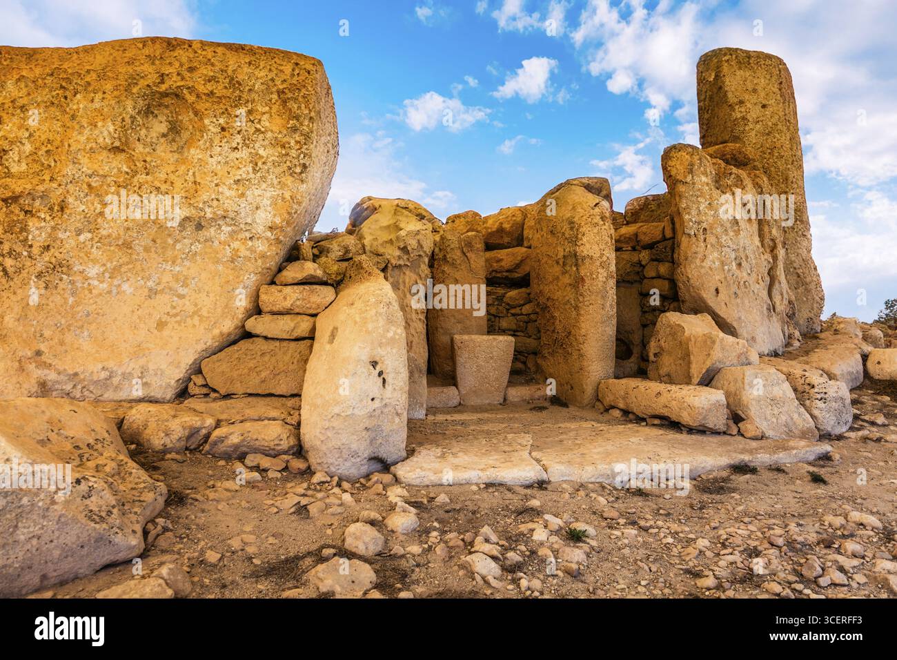 Megalithischer Hagar Qim Tempel mit insgesamt sechs größeren Tempelräumen, 3600-2500 v. Chr., Erscheinungsbild ohne Zeltdach, Qrendi, Malta Stockfoto