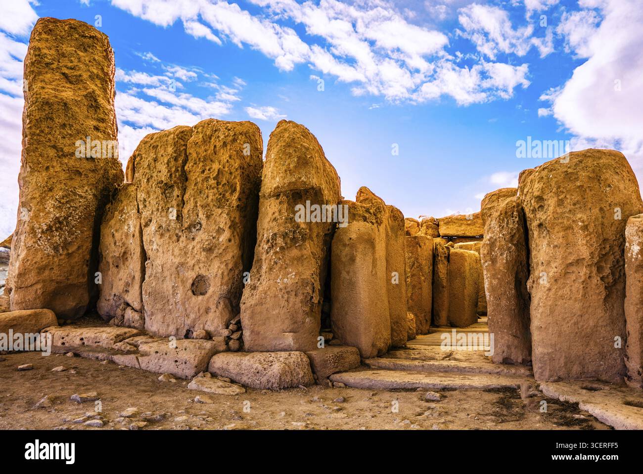 Megalithischer Hagar Qim Tempel mit insgesamt sechs größeren Tempelräumen, 3600-2500 v. Chr., Erscheinungsbild ohne Zeltdach, Qrendi, Malta Stockfoto