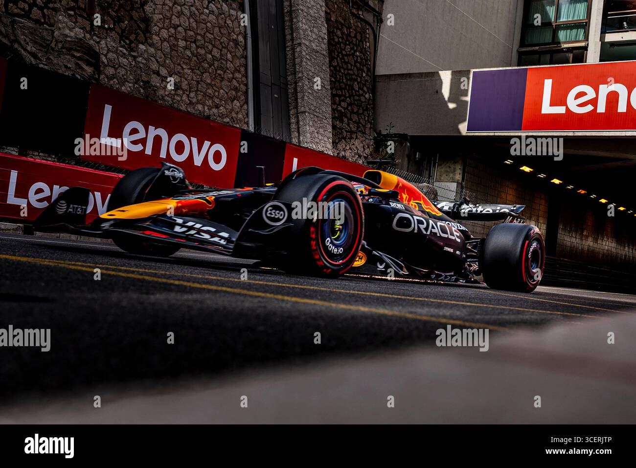 Die Rotbulle von Max Verstappen am Ausgang des Tunnels während des GP 2025 von Monaco Stockfoto