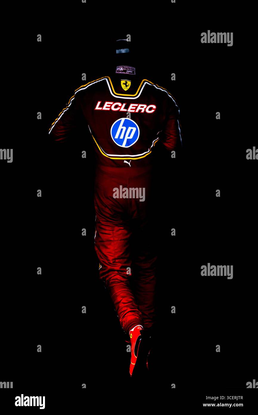 Charles Leclerc kommt nach dem Imola GP in die FIA-Box Stockfoto