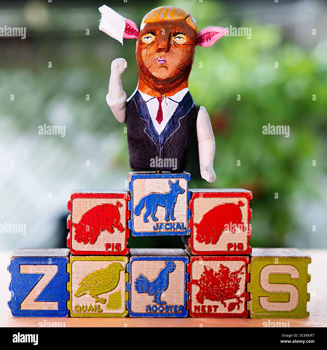 Trump Humpty Dumpty saß an einer Wand und nahm einen großen Fall ein, ein zeitloser Kinderreim, der uns an Fragilität, Wimmelei und Geschichten erinnert. Stockfoto