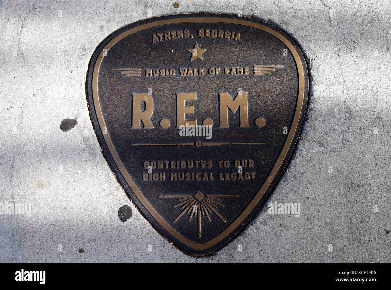 Die REM-Tafel auf dem Athens Music Walk of Fame in Athen, Georgia Stockfoto
