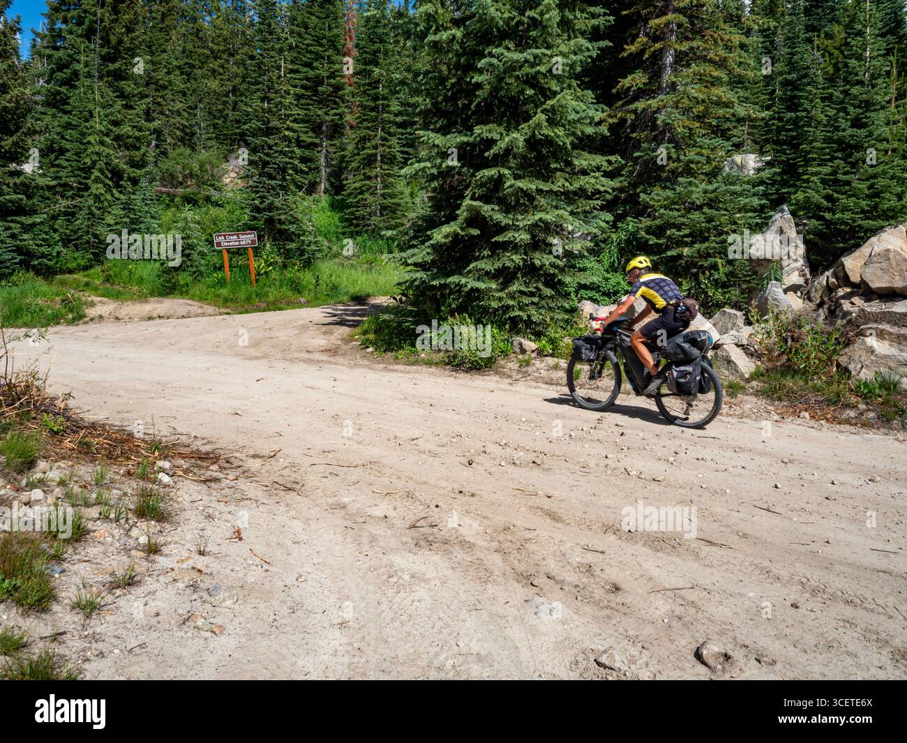 ID00952-00...IDAHO - Ankunft nach einem langen Aufstieg am 6879 Meter hohen Lick Creek Summit. Stockfoto