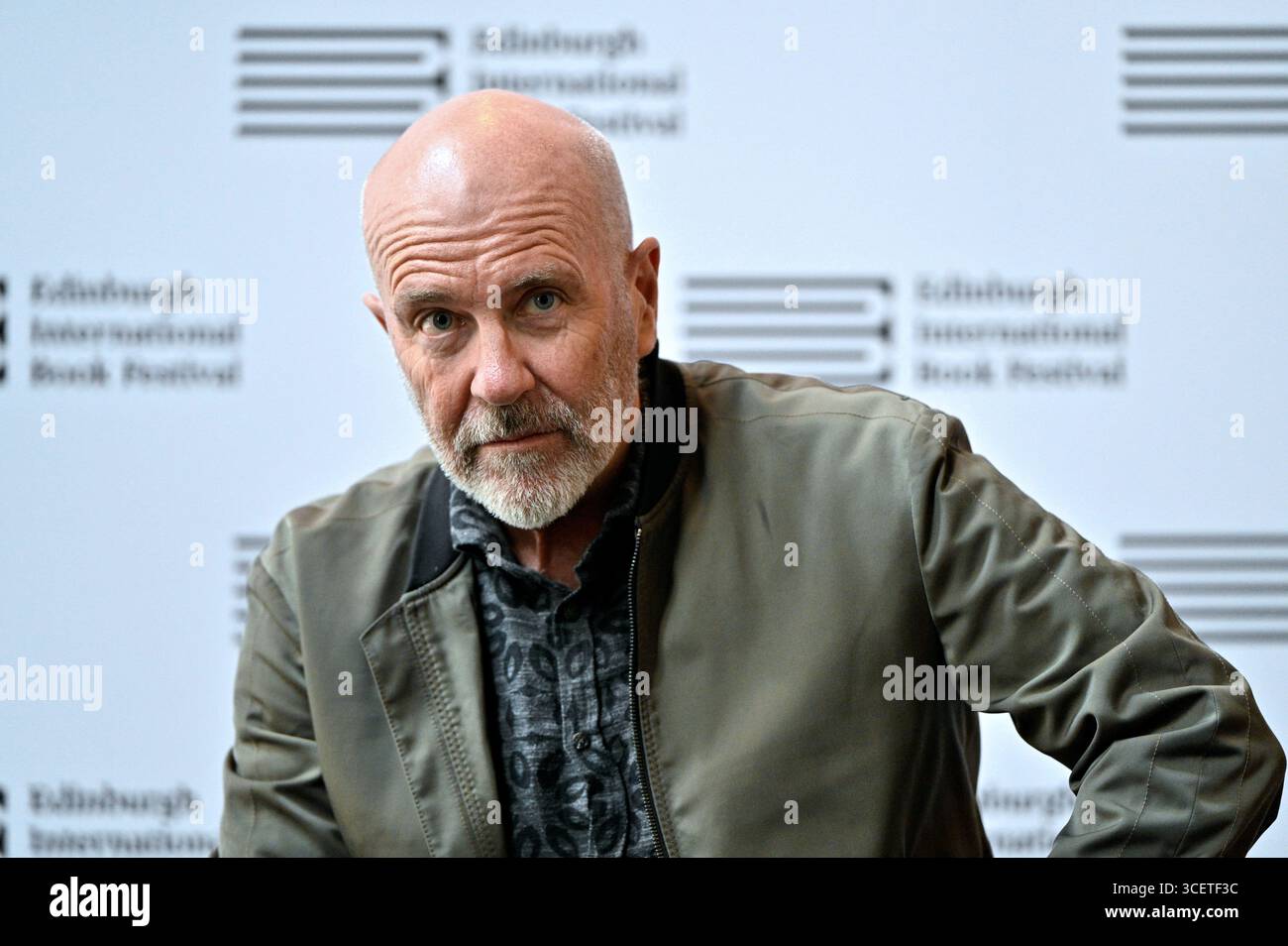 Edinburgh, Schottland, Großbritannien. August 2025. Edinburgh International Book Festival: Australischer Autor Richard Flanagan, der 2014 den man Booker Prize für seinen Roman The Narrow Road to the Deep North gewann. Quelle: Craig Brown/Alamy Live News Stockfoto