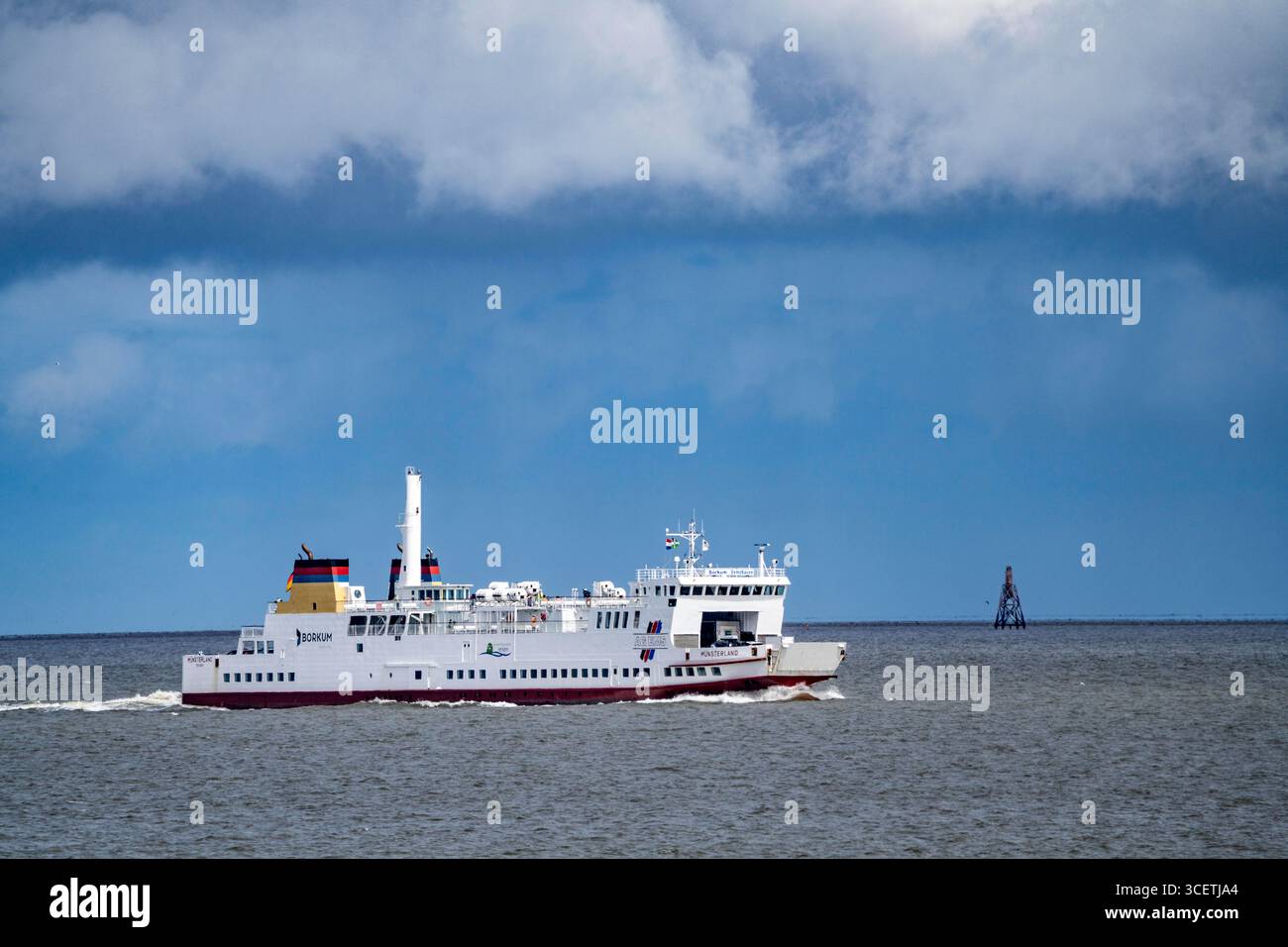 Die Nordsee-Autofähre Münsterland fährt zum Fährhafen Eemshaven, an der Mündung der Ems, Fähre zur deutschen Nordseeinsel Borkum, OP Stockfoto