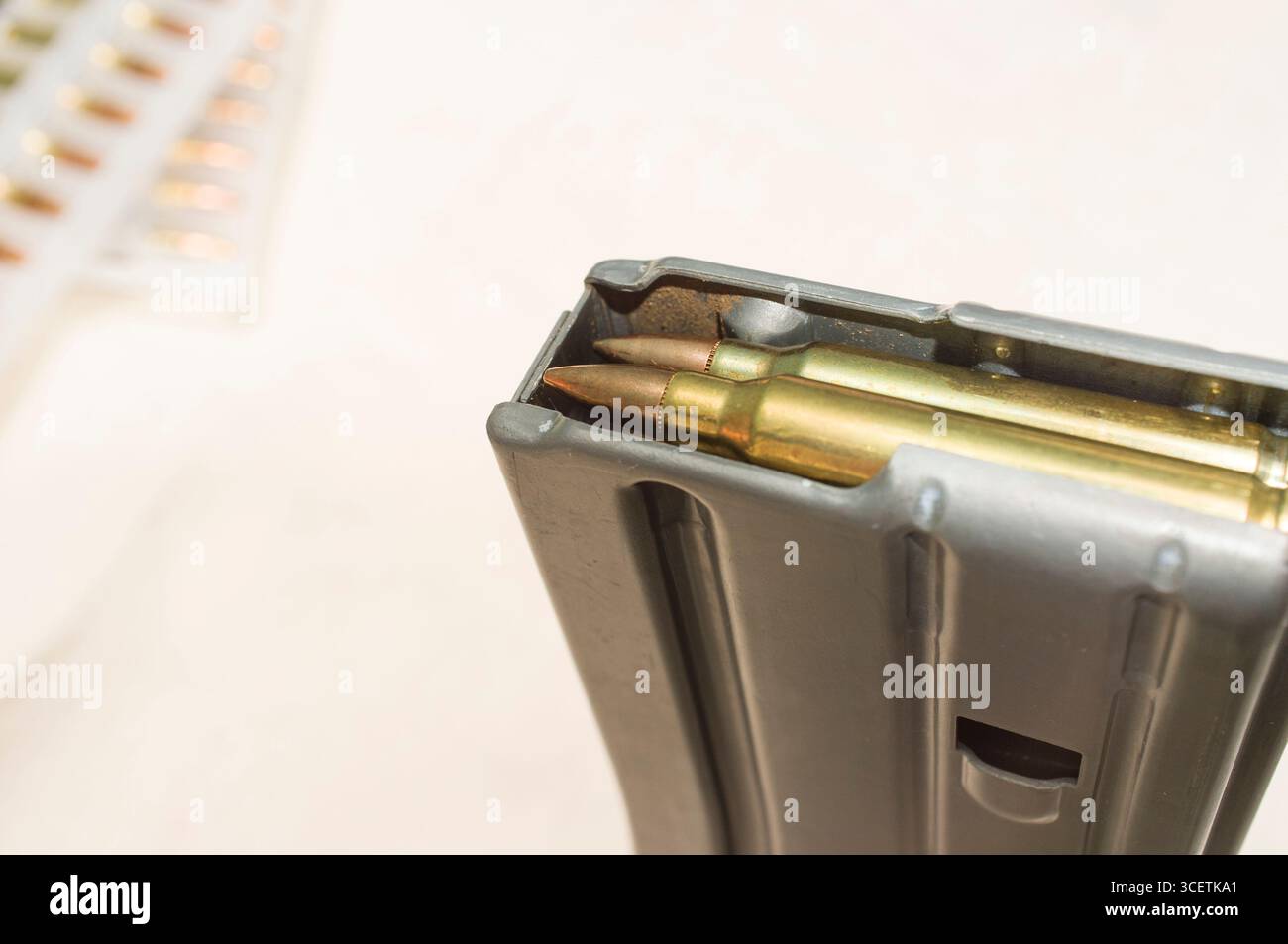 Geladenen Aluminium Zeitschriften für das AR-15/M-16 Gewehr mit.223 Kaliber Patronen, USA Stockfoto