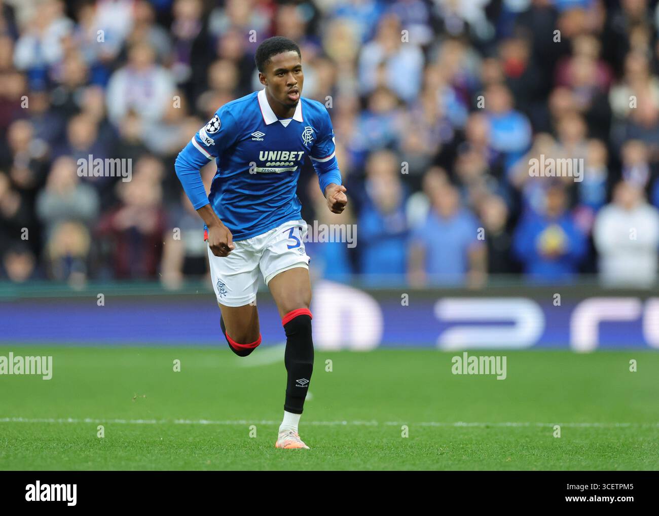 Rangers Jayden Meghoma während der UEFA Champions League, Play-off, Spiel im Ibrox Stadium, Glasgow. Bilddatum: Dienstag, 19. August 2025. Stockfoto