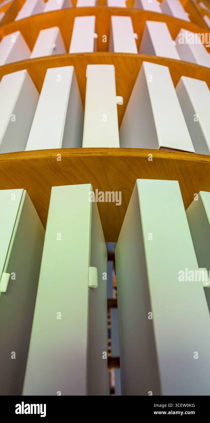 Organisierte Dateien in einem modernen Archiv Stockfoto